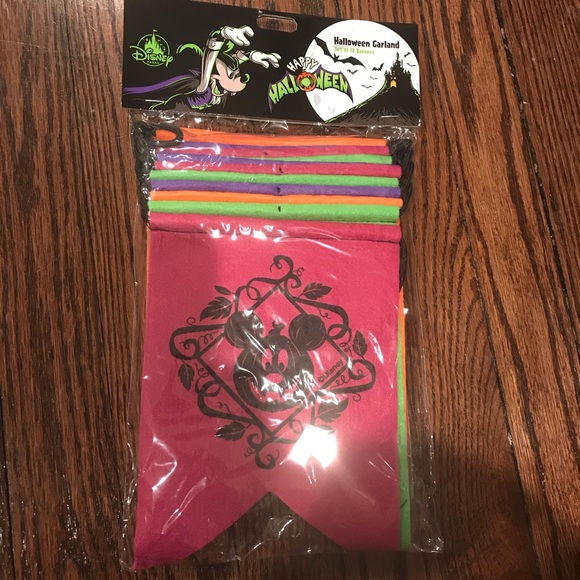 Disney ParksHalloween Garland (12 Banners)